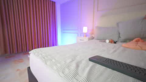 Snapshot of hanna__w chatting on 12-17-25, 01:44 hanna online show from 12-17-25, 01:44