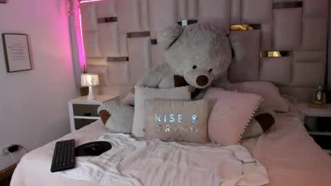 Hanna Klover online show from 04-11-26, 04:39