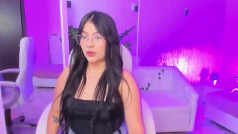 Snapshot of hanna_lee4 chatting on 03-17-26, 01:43 Hanna online show from 03-17-26, 01:43