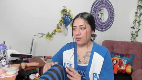Snapshot of hanna_moore1 chatting on 12-28-24, 04:30 Camila online show from 12-28-24, 04:30