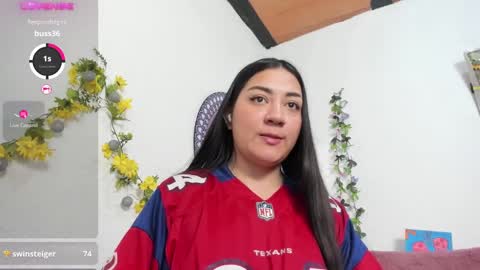 Snapshot of hanna_moore1 chatting on 01-25-25, 05:30 Camila online show from 01-25-25, 05:30
