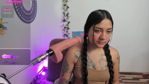 Snapshot of hanna_moore1 chatting on 02-21-25, 09:00 Camila online show from 02-21-25, 09:00