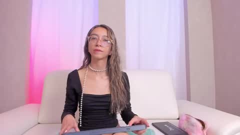 Snapshot of hannacarttier_ chatting on 06-01-26, 12:18 Hanna Carttier online show from 06-01-26, 12:18
