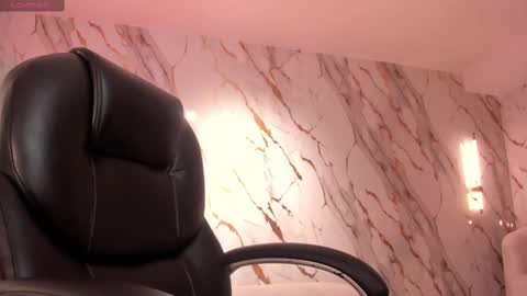 Snapshot of hannaconnor_ chatting on 02-19-25, 10:20 Hanna Connor online show from 02-19-25, 10:20