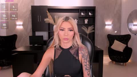 Snapshot of hannaconnor_ chatting on 09-13-25, 09:03 Hanna Connor online show from 09-13-25, 09:03