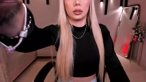 Snapshot of hannaconnor_ chatting on 10-18-25, 08:20 Hanna Connor online show from 10-18-25, 08:20