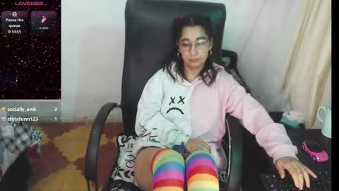 Snapshot of hannafalls chatting on 10-09-25, 02:42 SARA online show from 10-09-25, 02:42