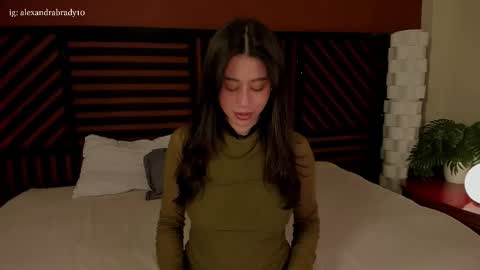 Snapshot of hannah_brady chatting on 02-25-26, 12:53 Hannah online show from 02-25-26, 12:53