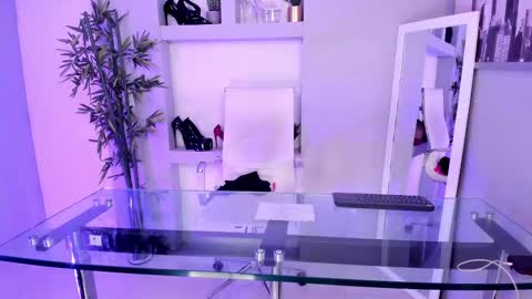 HANNAH HOWELL online show from 02-11-25, 04:02