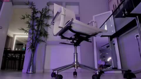 HANNAH HOWELL online show from 09-24-25, 09:45