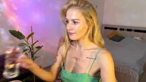 Snapshot of hannah_levis_ chatting on 10-01-25, 08:09 hannah levis online show from 10-01-25, 08:09