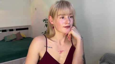 hannah levis  online show from 04-04-26, 02:25