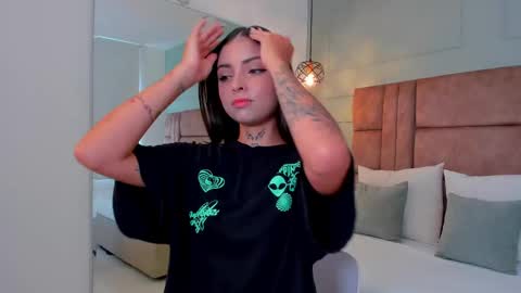 Hannah Milton online show from 09-21-25, 07:26