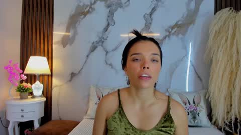 Snapshot of hannahill69 chatting on 02-21-25, 04:29 Hannahill69 online show from 02-21-25, 04:29