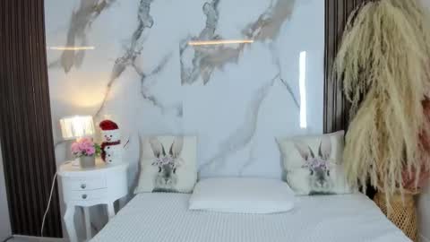 Snapshot of hannahill69 chatting on 12-17-25, 04:40 Hannahill69 online show from 12-17-25, 04:40