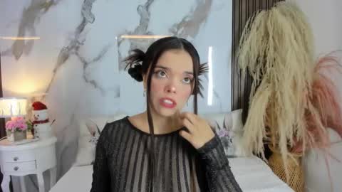 Snapshot of hannahill69 chatting on 12-22-25, 05:15 Hannahill69 online show from 12-22-25, 05:15