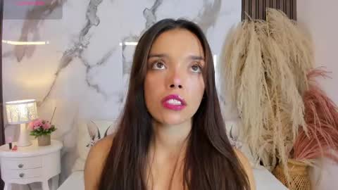 Snapshot of hannahill69 chatting on 05-30-26, 04:53 Hannahill69 online show from 05-30-26, 04:53