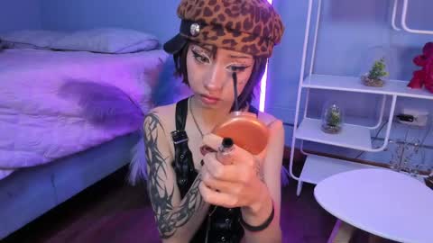 Snapshot of hannahpage chatting on 04-24-26, 12:29 Hannah online show from 04-24-26, 12:29