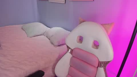 Snapshot of hannahpage chatting on 04-30-26, 12:22 Hannah online show from 04-30-26, 12:22