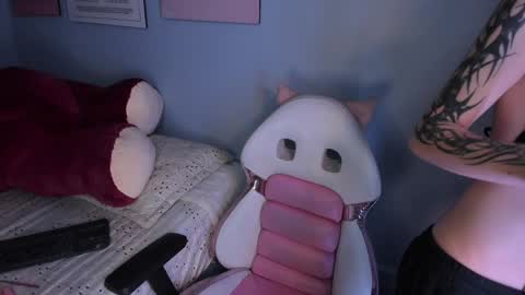 Snapshot of hannahpage chatting on 05-24-26, 04:23 Hannah online show from 05-24-26, 04:23