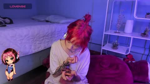 Snapshot of hannahpage chatting on 05-26-26, 12:34 Hannah online show from 05-26-26, 12:34