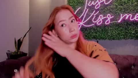 hannamartinn_ online show from 10-22-25, 03:45