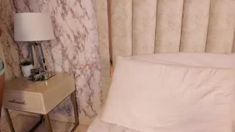 Snapshot of hannapret chatting on 12-20-25, 11:12 HANA online show from 12-20-25, 11:12