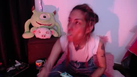 hannaqueen23 online show from 12-22-25, 06:10