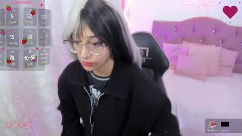 Snapshot of hanni_tay chatting on 12-03-25, 11:41 HANNI online show from 12-03-25, 11:41