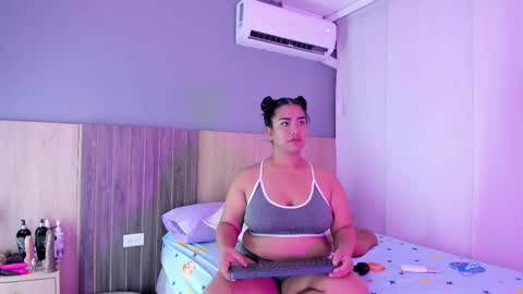 Snapshot of hannnasmith chatting on 09-23-25, 03:20 Hanna online show from 09-23-25, 03:20