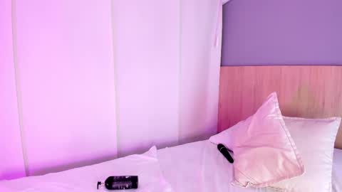 Snapshot of hannnasmith chatting on 10-31-25, 05:08 Hanna online show from 10-31-25, 05:08