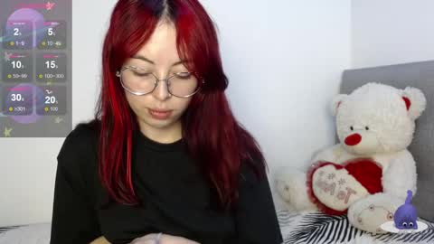 Snapshot of hanny_e chatting on 11-26-25, 01:28 hanny online show from 11-26-25, 01:28