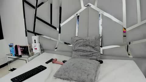 Snapshot of hanny_watson chatting on 02-15-25, 04:23 hanny_watson online show from 02-15-25, 04:23