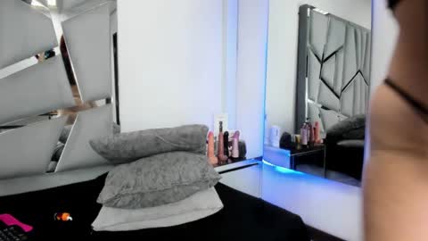 Snapshot of hanny_watson chatting on 09-11-25, 02:50 hanny_watson online show from 09-11-25, 02:50