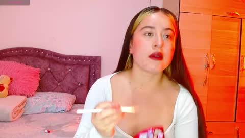 Snapshot of hanssel_tess chatting on 10-24-25, 04:47 isabella online show from 10-24-25, 04:47