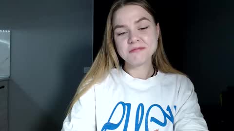 happy_fox_ online show from 03-24-26, 09:09