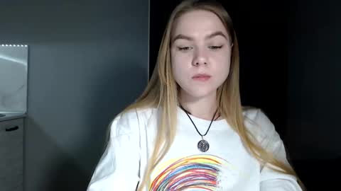 happy_fox_ online show from 04-17-26, 08:45