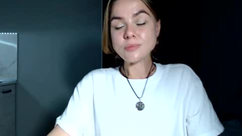 happy_fox_ online show from 06-10-26, 09:25
