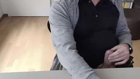 Snapshot of happybugger chatting on 01-30-25, 01:10 Cum for you online show from 01-30-25, 01:10