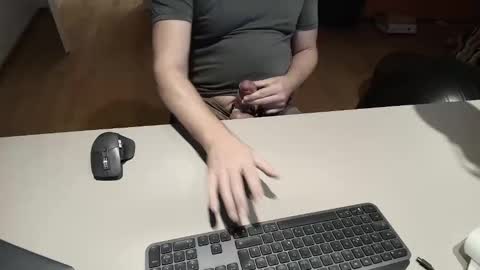 Snapshot of happybugger chatting on 11-15-25, 08:33 Cum for you online show from 11-15-25, 08:33