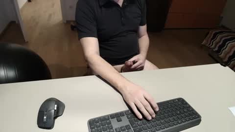 Snapshot of happybugger chatting on 01-18-26, 04:00 Cum for you online show from 01-18-26, 04:00