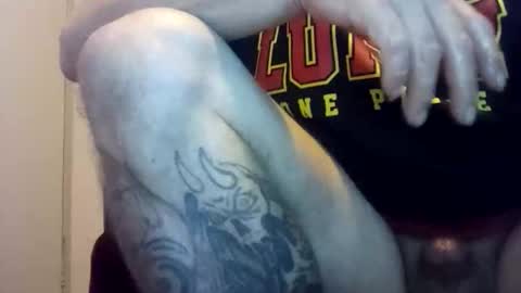 Snapshot of happydick69a chatting on 11-28-25, 02:31 happydick69a online show from 11-28-25, 02:31