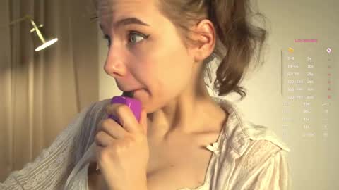 Snapshot of happynewdear chatting on 06-08-26, 01:28 Evy online show from 06-08-26, 01:28
