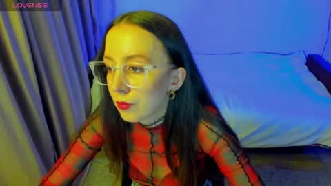 Snapshot of happystephanie chatting on 05-13-26, 07:33 Stephanie online show from 05-13-26, 07:33