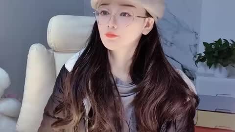 Snapshot of happysweetie168 chatting on 12-17-24, 06:56 Daisy online show from 12-17-24, 06:56