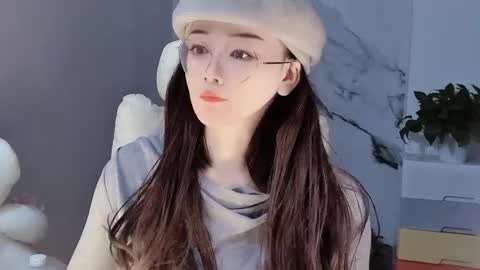 Snapshot of happysweetie168 chatting on 12-18-24, 03:00 Daisy online show from 12-18-24, 03:00