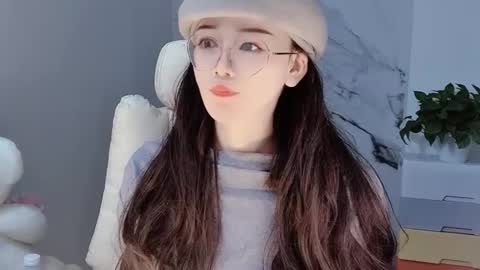 Snapshot of happysweetie168 chatting on 12-19-24, 04:13 Daisy online show from 12-19-24, 04:13