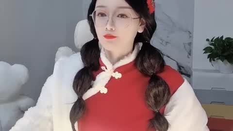 Snapshot of happysweetie168 chatting on 02-08-25, 03:10 Daisy online show from 02-08-25, 03:10