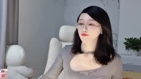 Snapshot of happysweetie168 chatting on 03-05-25, 02:45 Daisy online show from 03-05-25, 02:45