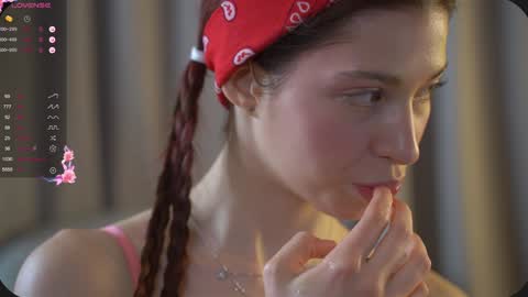 Snapshot of happyvivy chatting on 01-31-25, 10:20 Vivy online show from 01-31-25, 10:20